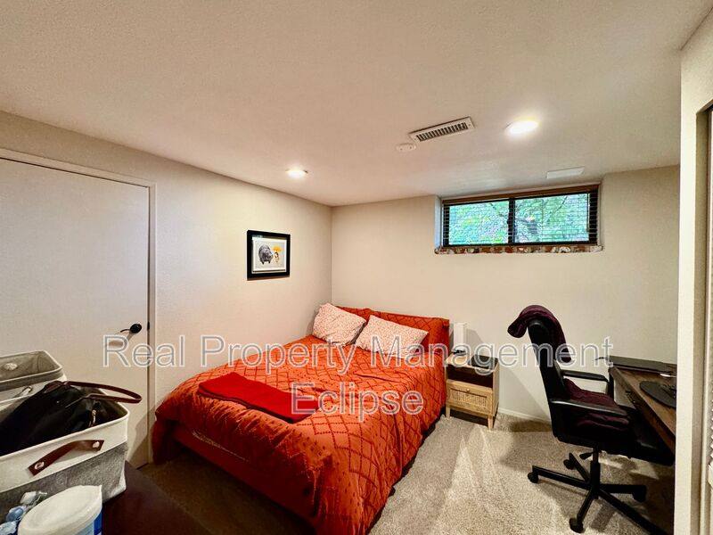 House for rent at 15130 SE 47th Place, Bellevue, WA 98006