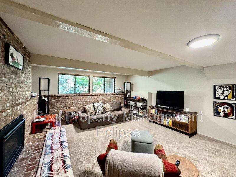 House for rent at 15130 SE 47th Place, Bellevue, WA 98006