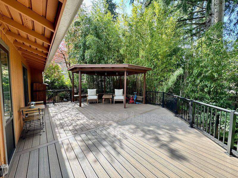 House for rent at 15130 SE 47th Place, Bellevue, WA 98006