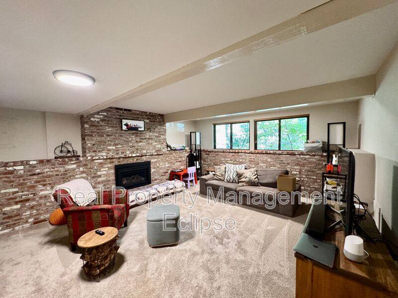 House for rent at 15130 SE 47th Place, Bellevue, WA 98006