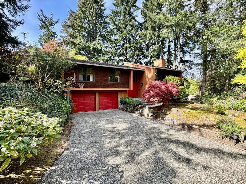 House for rent at 15130 SE 47th Place, Bellevue, WA 98006