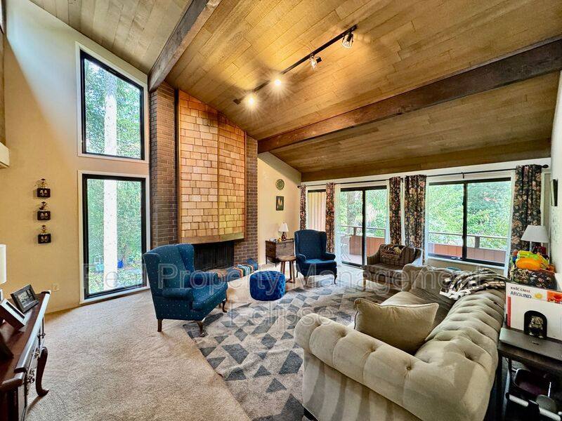 House for rent at 15130 SE 47th Place, Bellevue, WA 98006