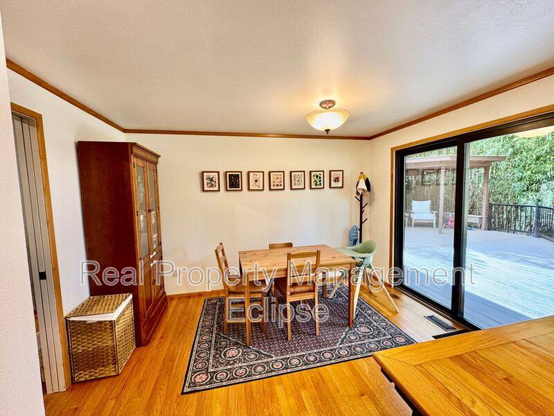 House for rent at 15130 SE 47th Place, Bellevue, WA 98006
