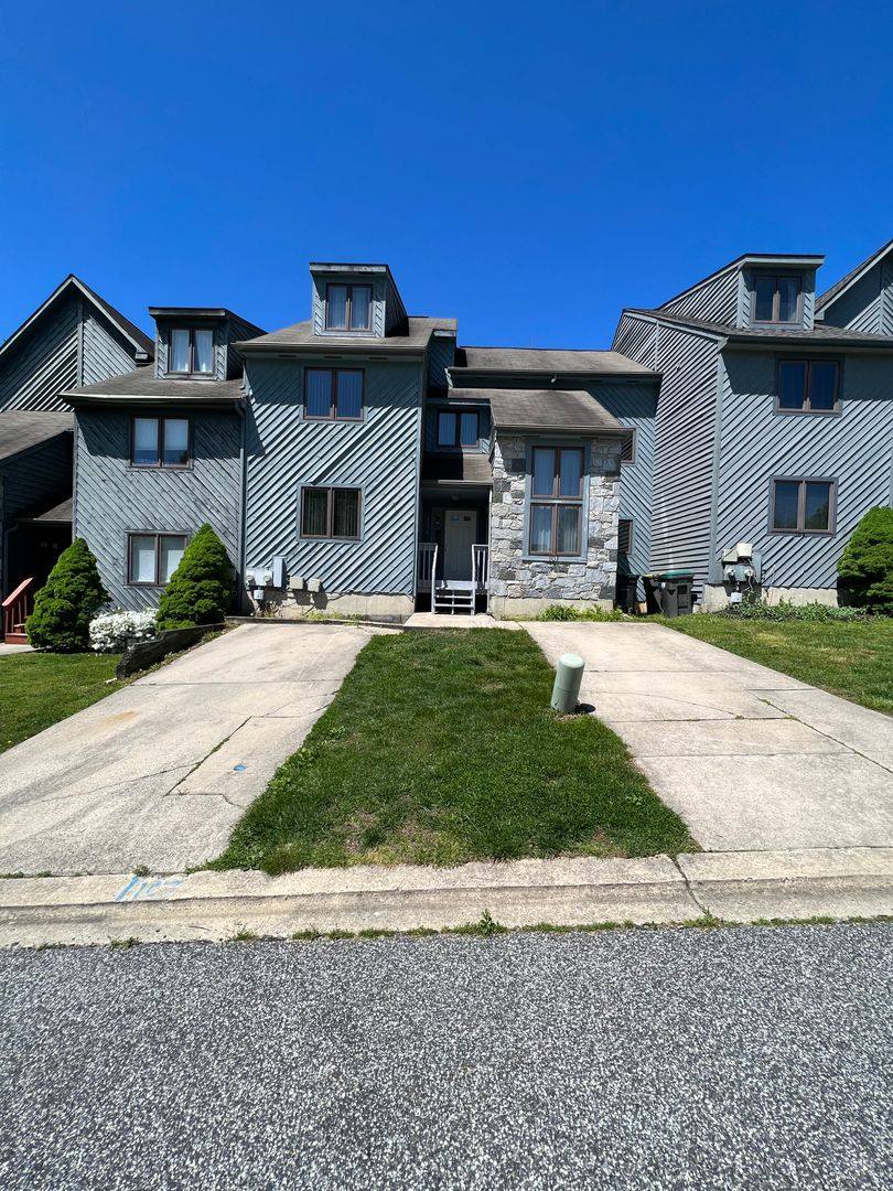 Apartment for rent at 105 Foxfire Dr, Newark, DE 19711