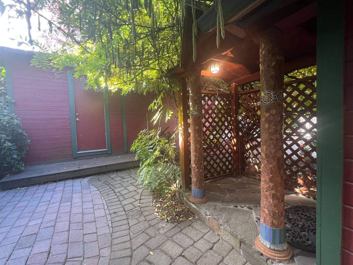 Apartment for rent at 90 Sixth St, Ashland, OR 97520