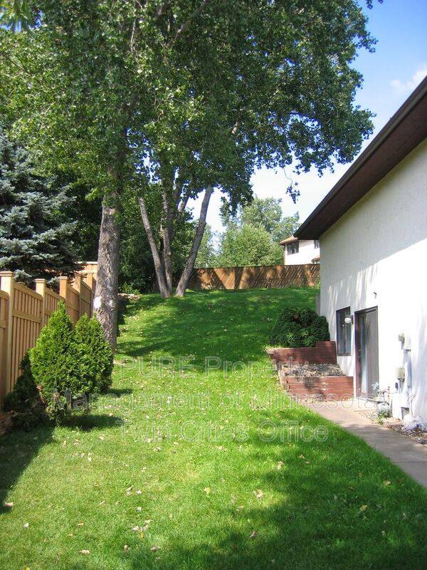 House for rent at 3106 Innsbruck Dr, Saint Paul, MN 55112