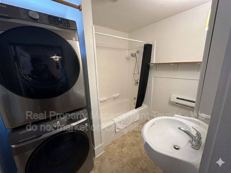 Apartment for rent at 1405 Halleck St, Bellingham, WA 98225