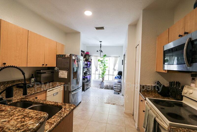 Townhouse for rent at 10922 Winter Crest Dr, Riverview, FL 33569