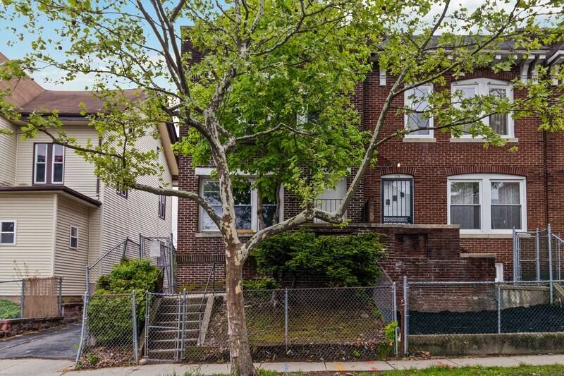 Townhouse for rent at 177 William St, East Orange, NJ 07017