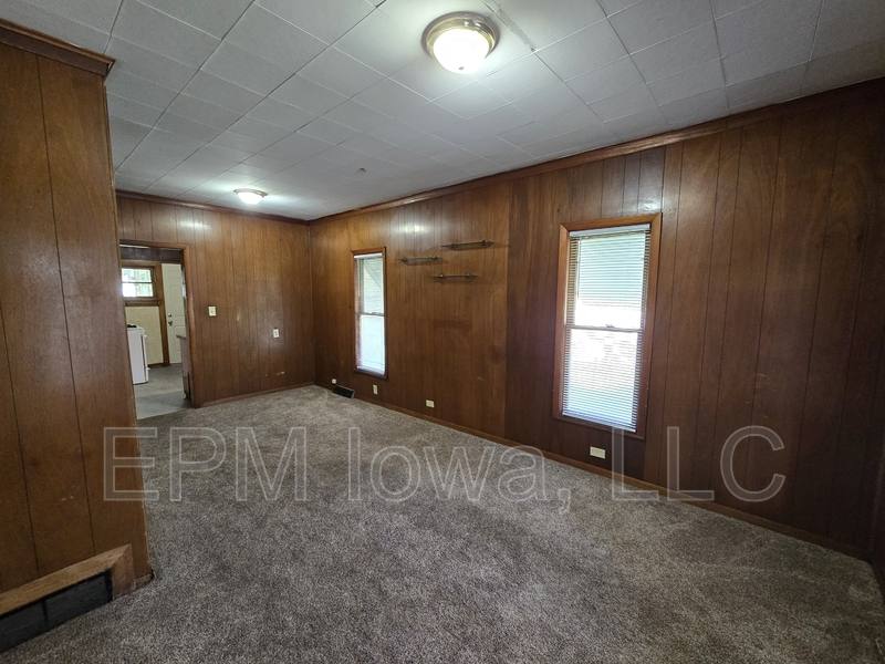 House for rent at 307 Riehl St, Waterloo, IA 50703