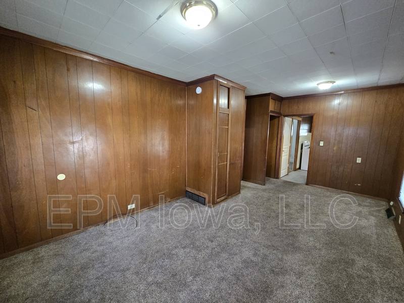 House for rent at 307 Riehl St, Waterloo, IA 50703