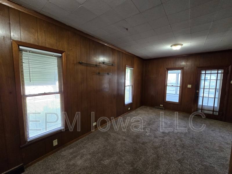 House for rent at 307 Riehl St, Waterloo, IA 50703