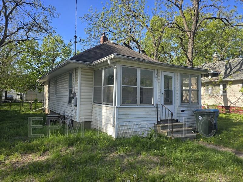 House for rent at 307 Riehl St, Waterloo, IA 50703