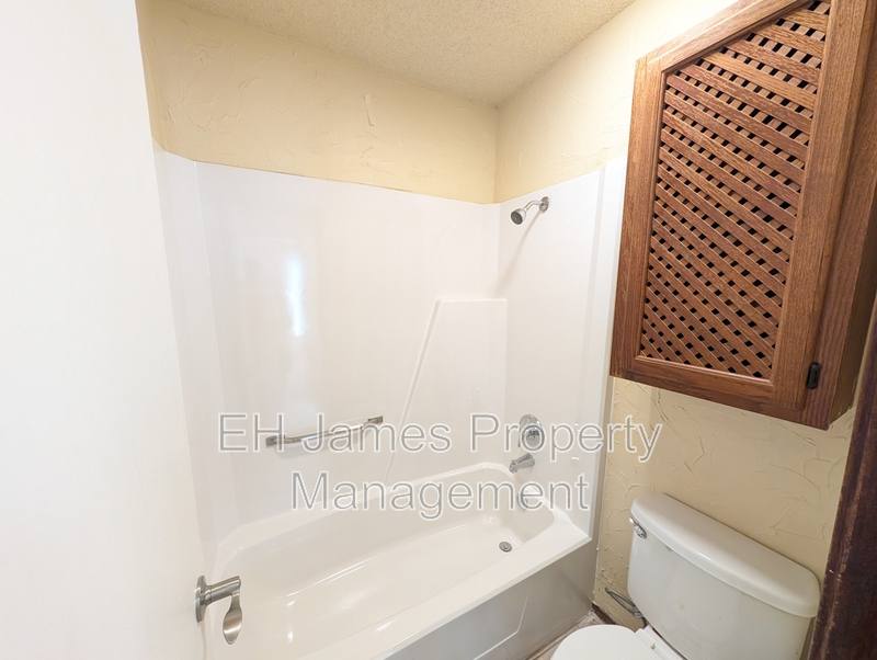 House for rent at 1707 S 138th E Ave, Tulsa, OK 74108