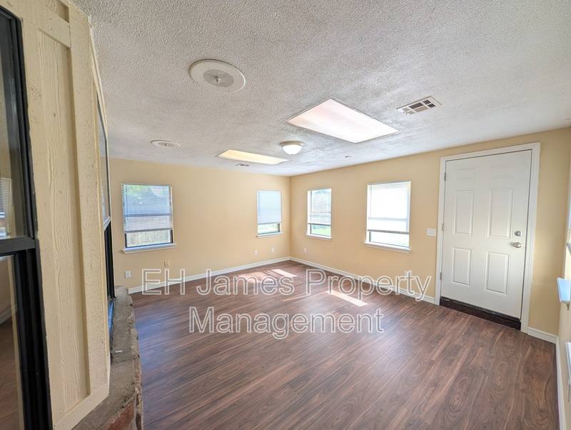 House for rent at 1707 S 138th E Ave, Tulsa, OK 74108