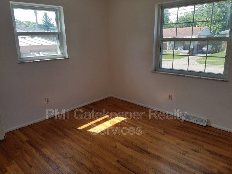 House for rent at 9128 Orangewood Dr, Cincinnati, OH 45231