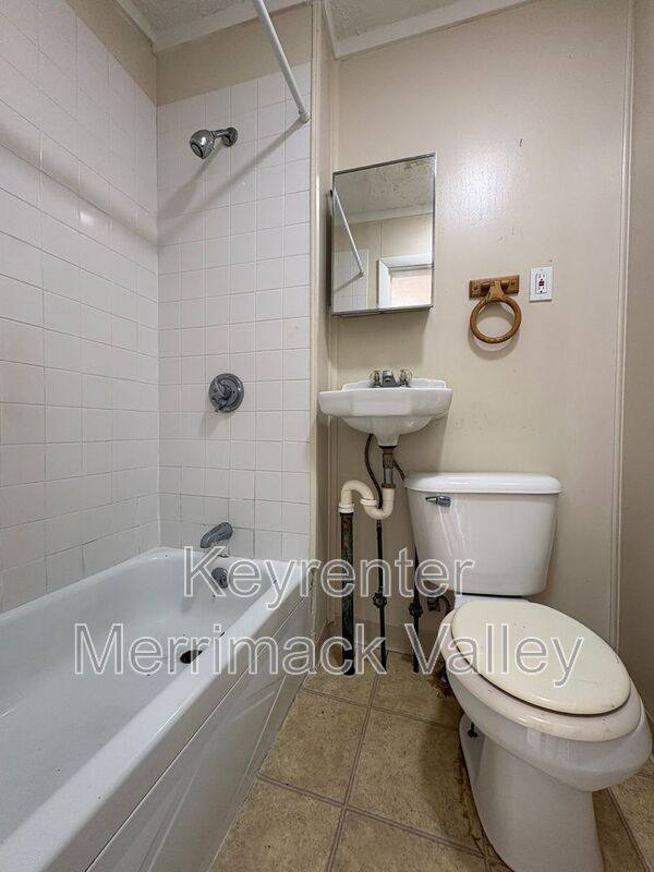 Apartment for rent at 86 Mammoth Rd, Lowell, MA 01854
