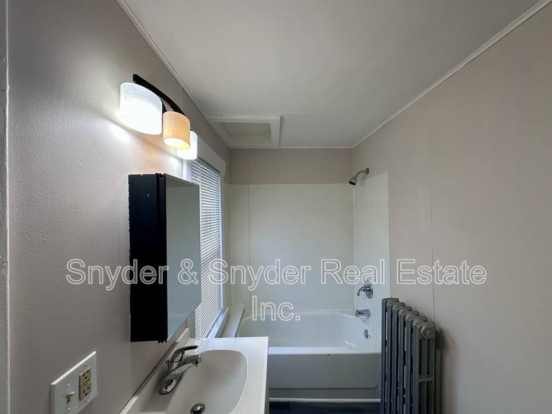 Apartment for rent at 191 Rhodes Ave #4, Akron, OH 44302