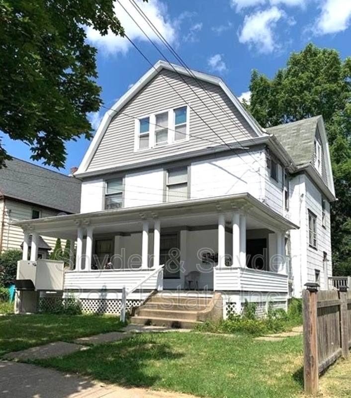Apartment for rent at 191 Rhodes Ave #4, Akron, OH 44302