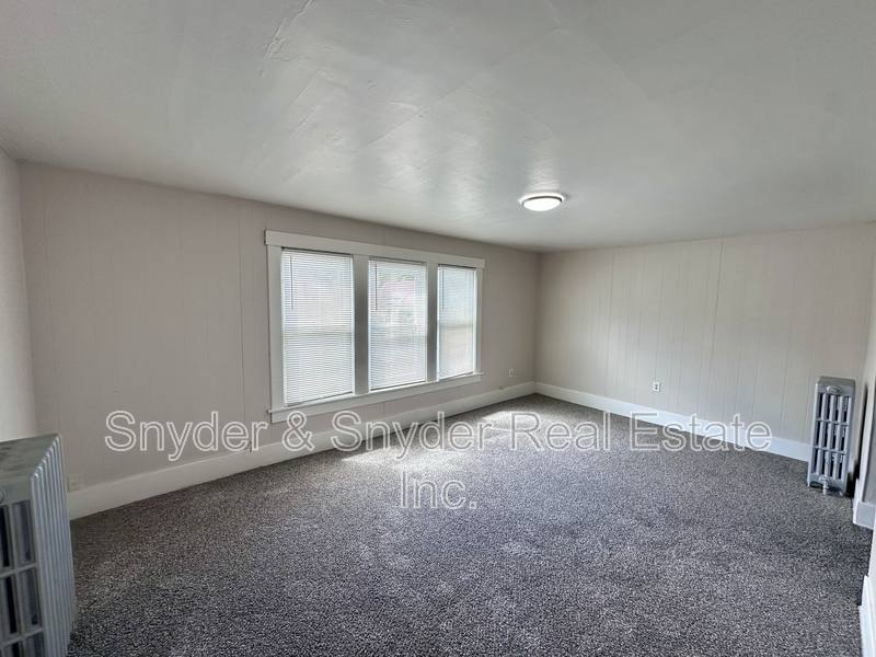 Apartment for rent at 191 Rhodes Ave #4, Akron, OH 44302