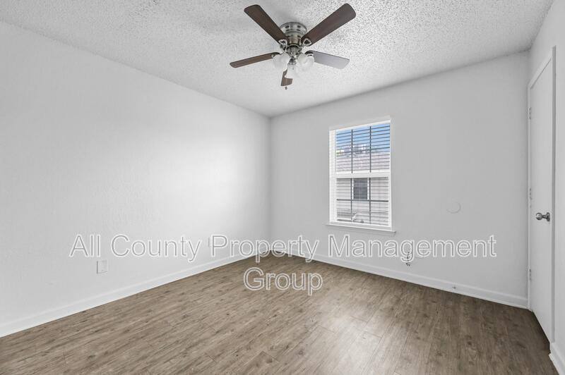 Townhouse for rent at 4921 Miller Ave, Fort Worth, TX 76119