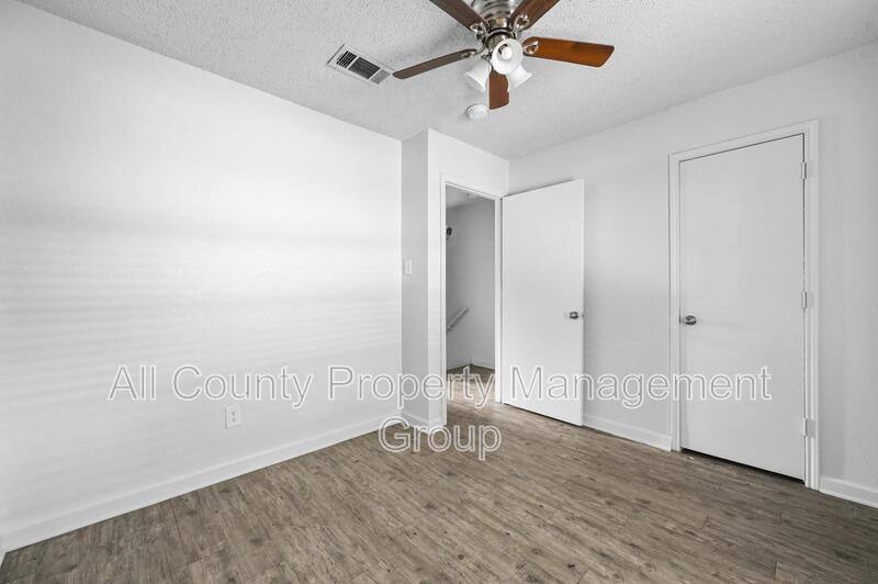 Townhouse for rent at 4921 Miller Ave, Fort Worth, TX 76119