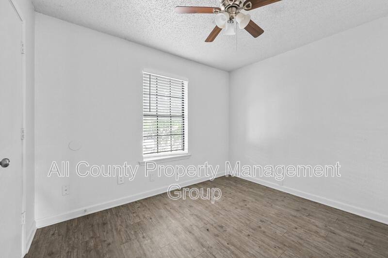 Townhouse for rent at 4921 Miller Ave, Fort Worth, TX 76119