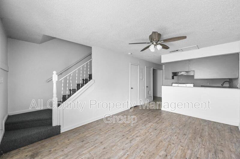 Townhouse for rent at 4921 Miller Ave, Fort Worth, TX 76119