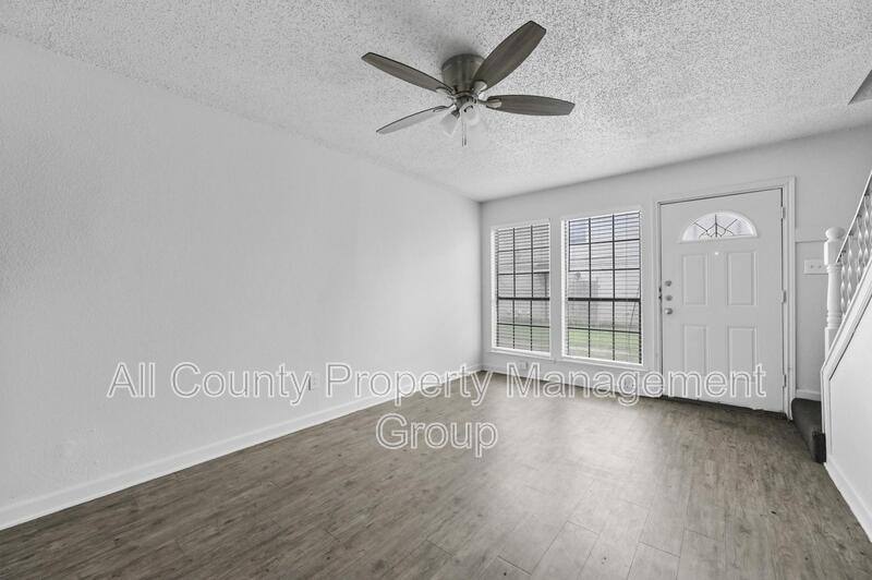 Townhouse for rent at 4921 Miller Ave, Fort Worth, TX 76119