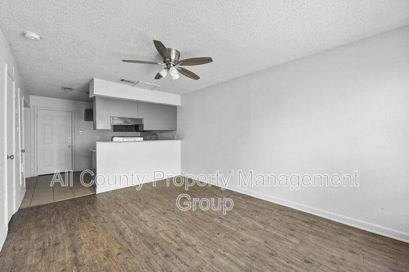 Townhouse for rent at 4921 Miller Ave, Fort Worth, TX 76119