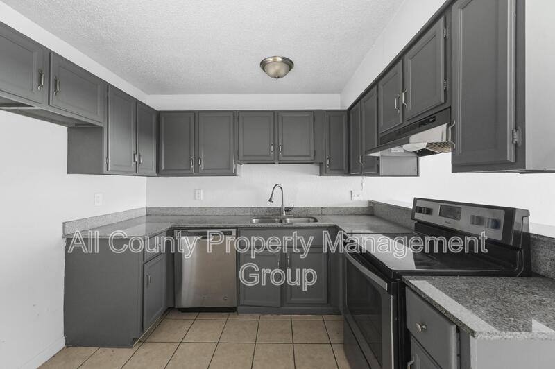 Townhouse for rent at 4921 Miller Ave, Fort Worth, TX 76119