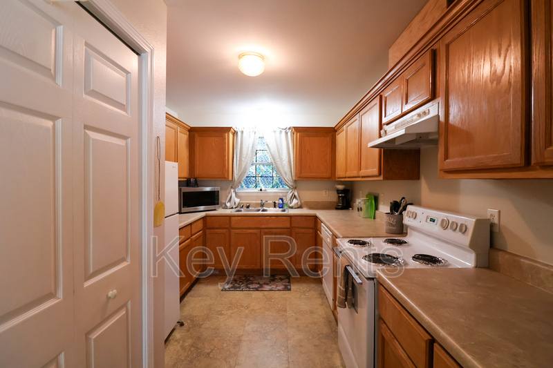 Apartment for rent at 405 E Palmetto Ave, Pensacola, FL 32507