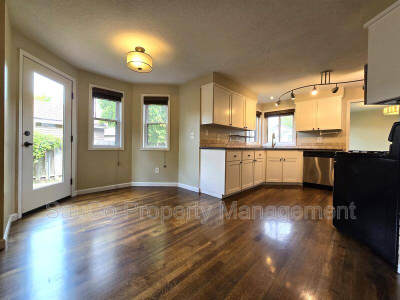 House for rent at 20365 NW Quail Hollow Dr, Portland, OR 97229
