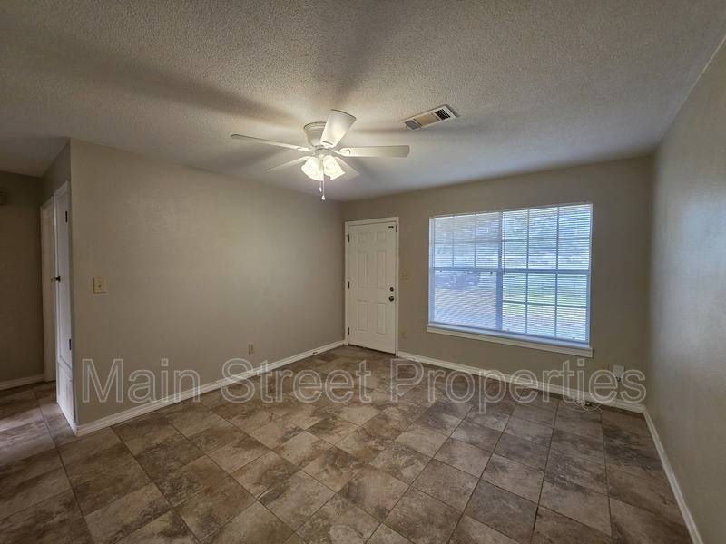 Apartment for rent at 7816 Sabra Dr, Pensacola, FL 32514