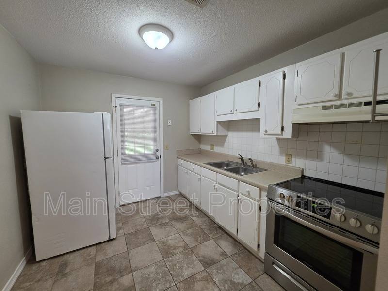 Apartment for rent at 7816 Sabra Dr, Pensacola, FL 32514