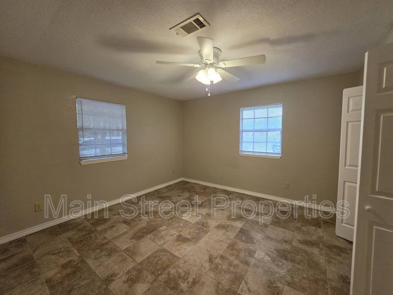 Apartment for rent at 7816 Sabra Dr, Pensacola, FL 32514