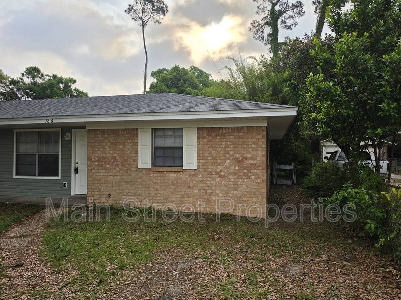 Apartment for rent at 7816 Sabra Dr, Pensacola, FL 32514