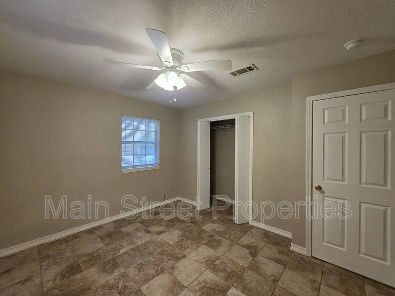 Apartment for rent at 7816 Sabra Dr, Pensacola, FL 32514