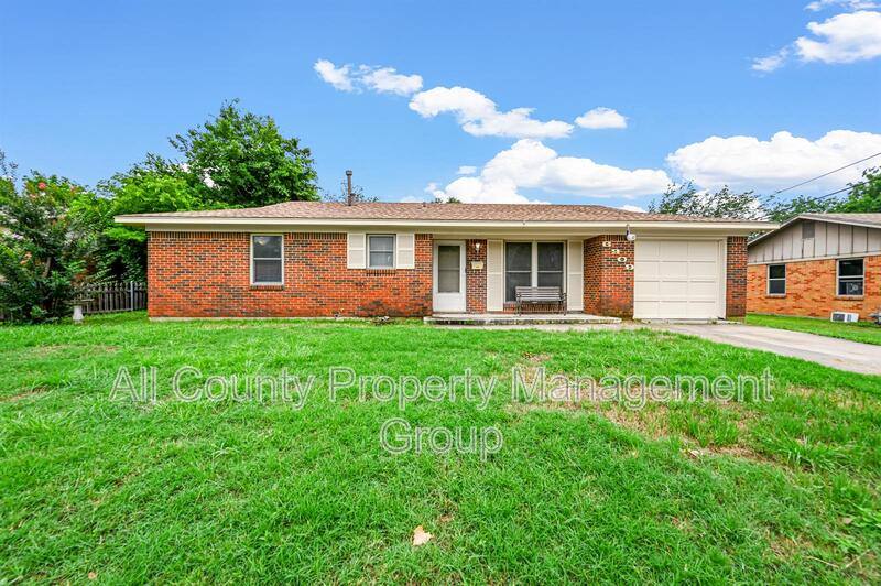 House for rent at 6209 Shadydell Dr, Fort Worth, TX 76135