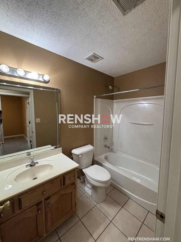 House for rent at 8255 Cross Point Dr, Olive Branch, MS 38654