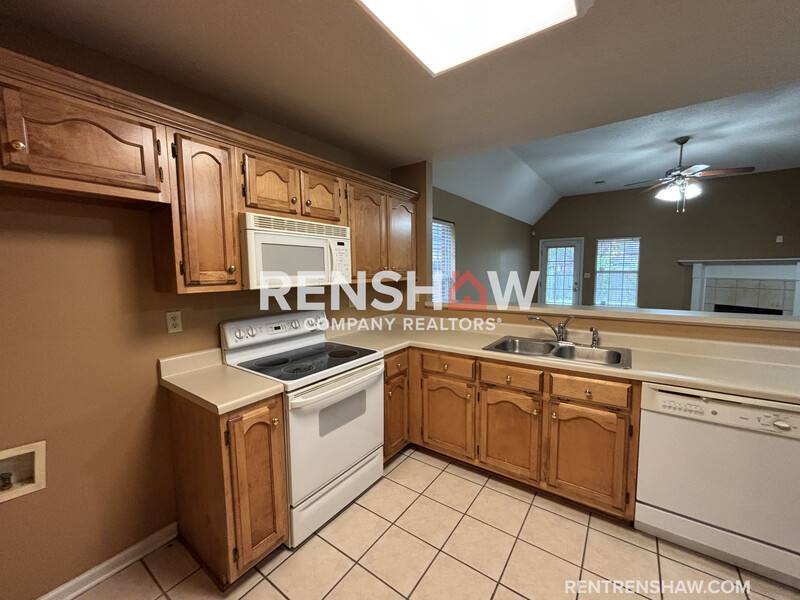 House for rent at 8255 Cross Point Dr, Olive Branch, MS 38654