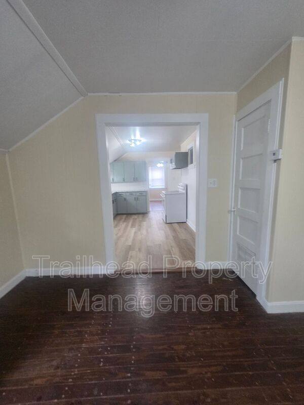 House for rent at 3115 S Forest Ave #3, Independence, MO 64052