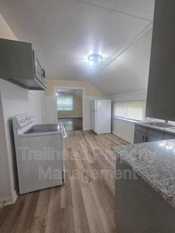 House for rent at 3115 S Forest Ave #3, Independence, MO 64052