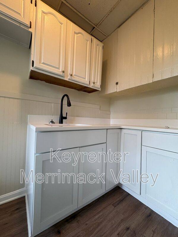 Apartment for rent at 5 Ellis Ave #2R, Lowell, MA 01854