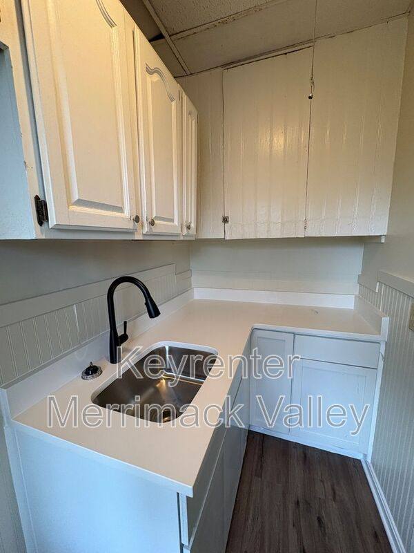 Apartment for rent at 5 Ellis Ave #2R, Lowell, MA 01854
