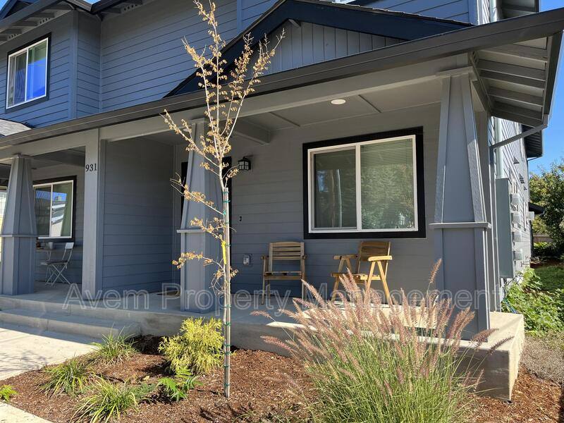 Townhouse for rent at 931 Prospect St #2, Oregon City, OR 97045