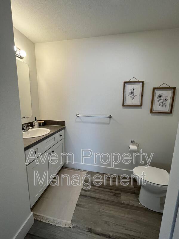 Townhouse for rent at 931 Prospect St #2, Oregon City, OR 97045