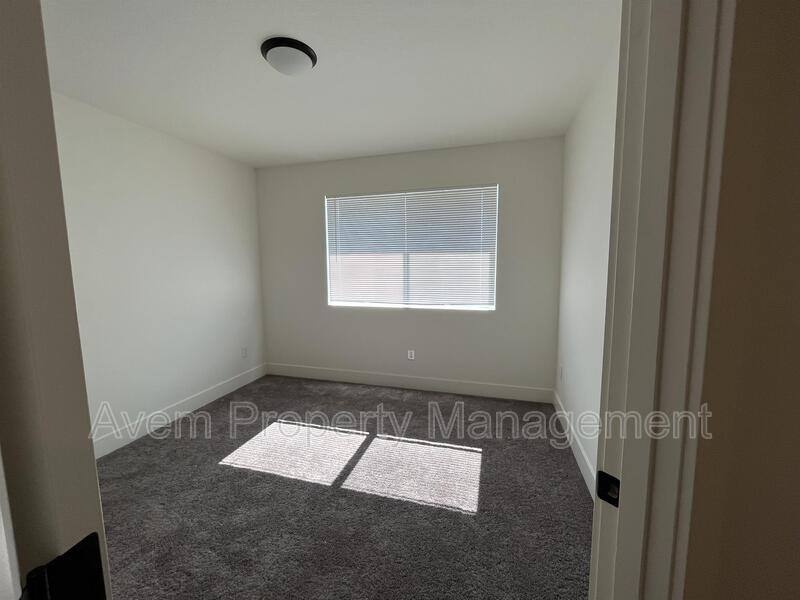 Townhouse for rent at 931 Prospect St #2, Oregon City, OR 97045