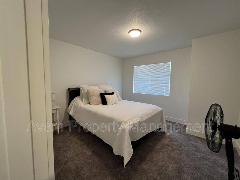 Townhouse for rent at 931 Prospect St #2, Oregon City, OR 97045