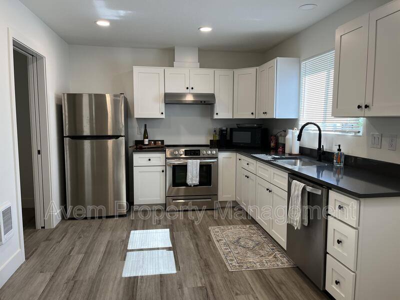 Townhouse for rent at 931 Prospect St #2, Oregon City, OR 97045